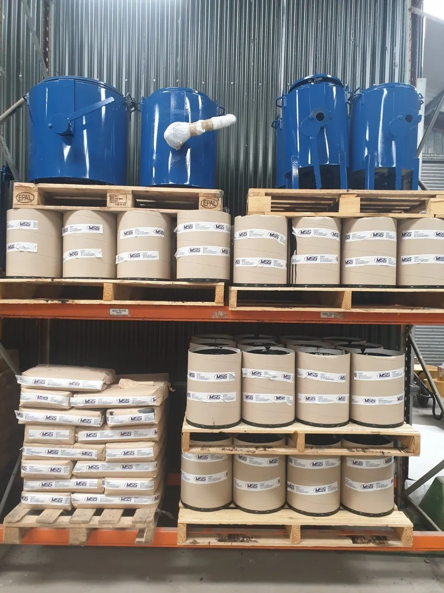 Large selection of pitch and pitch pots at MSS - Image 4