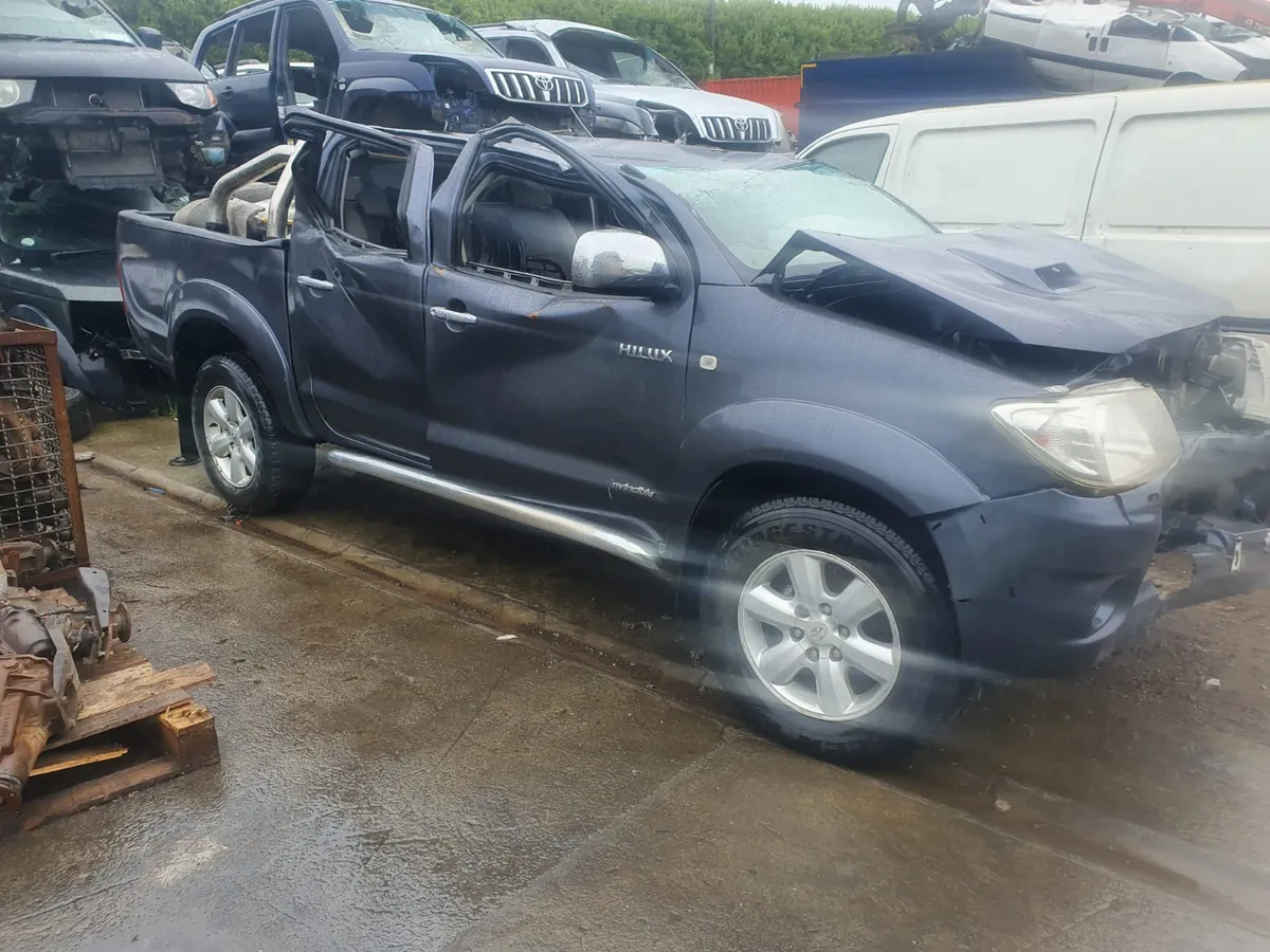 2012 Toyota Hilux just in for breaking