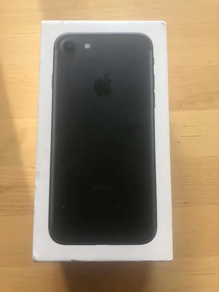 iPhone 7 128 gb Unlocked Black Boxed - Image 1