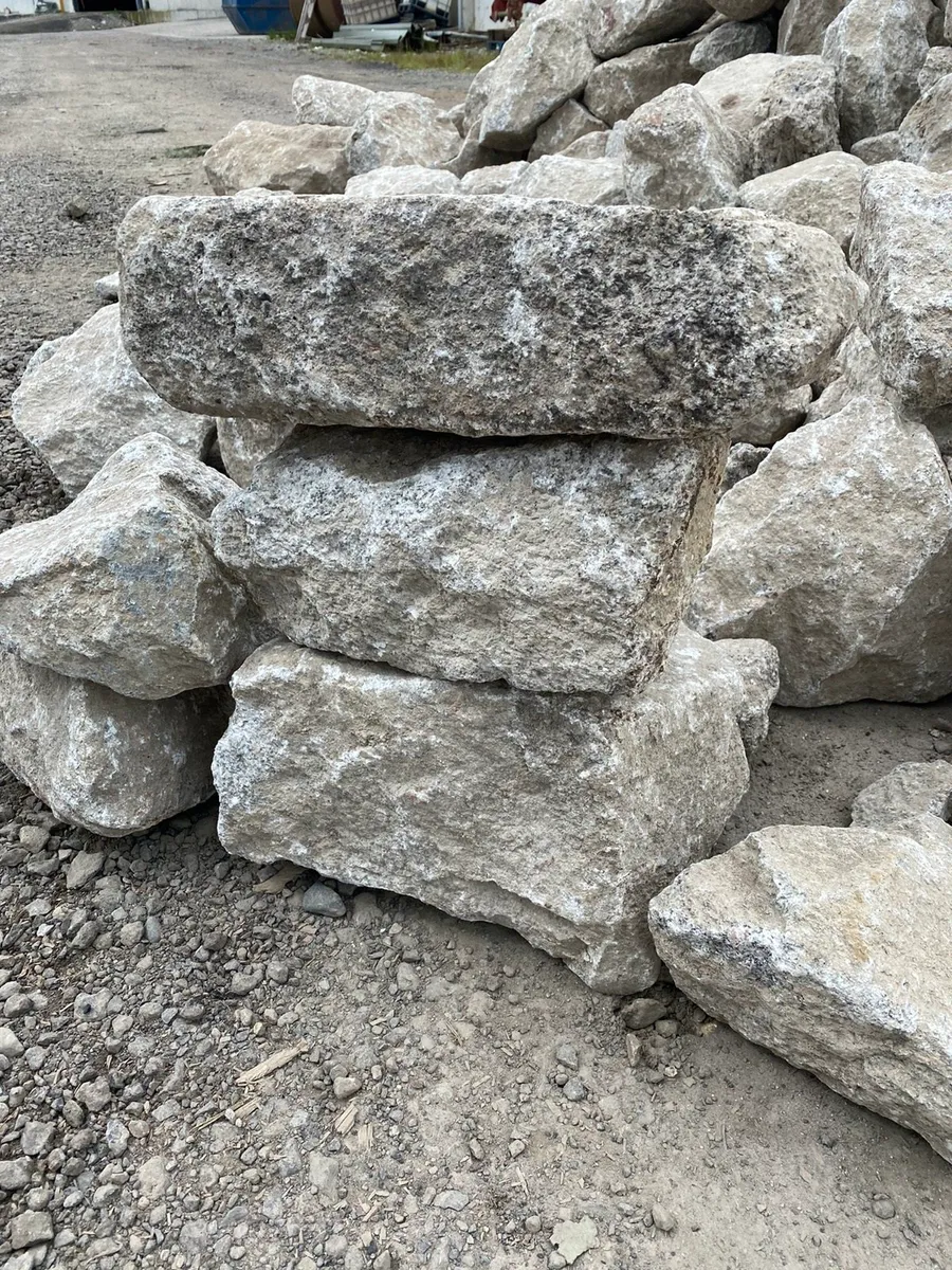 SALVAGED OLD GRANITE BUILDING STONE - Image 1