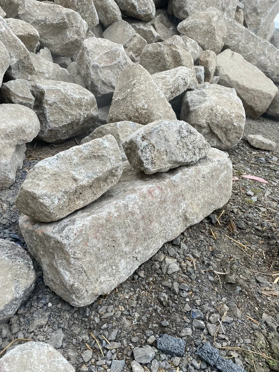 SALVAGED OLD GRANITE BUILDING STONE - Image 4
