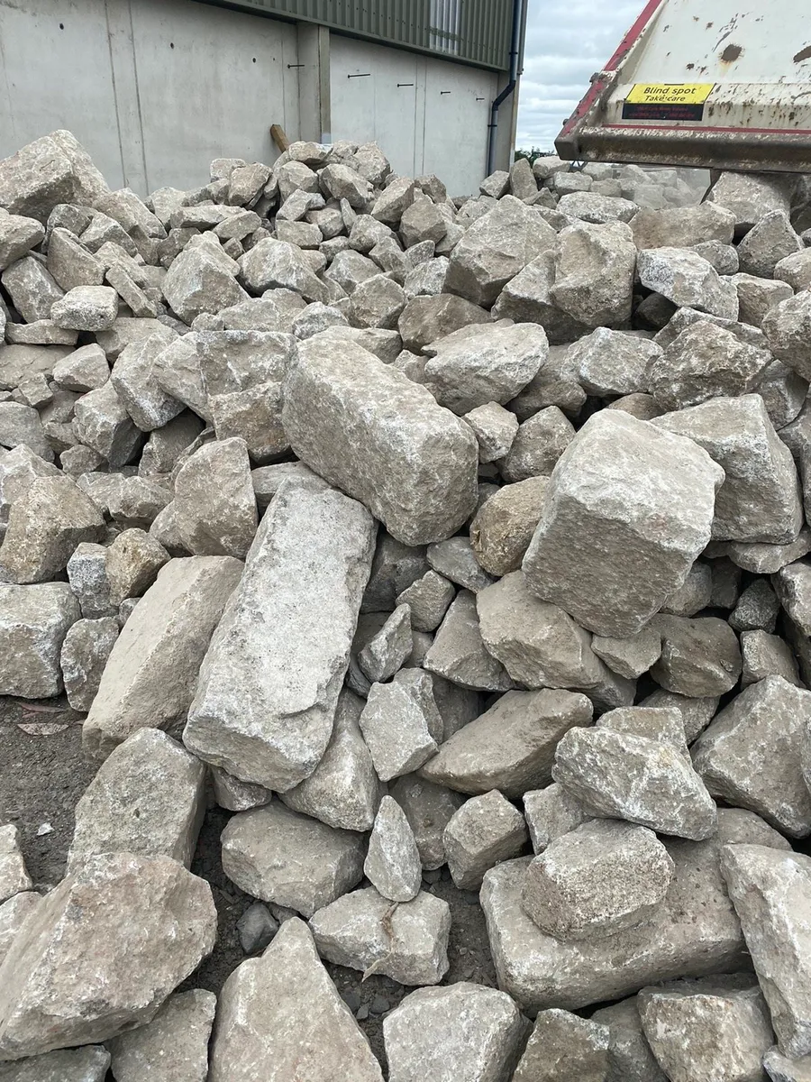 SALVAGED OLD GRANITE BUILDING STONE - Image 2