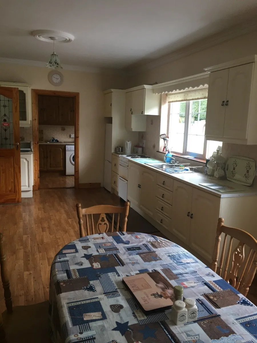 Self-Catering 3 Bedroom Bungalow - Image 4