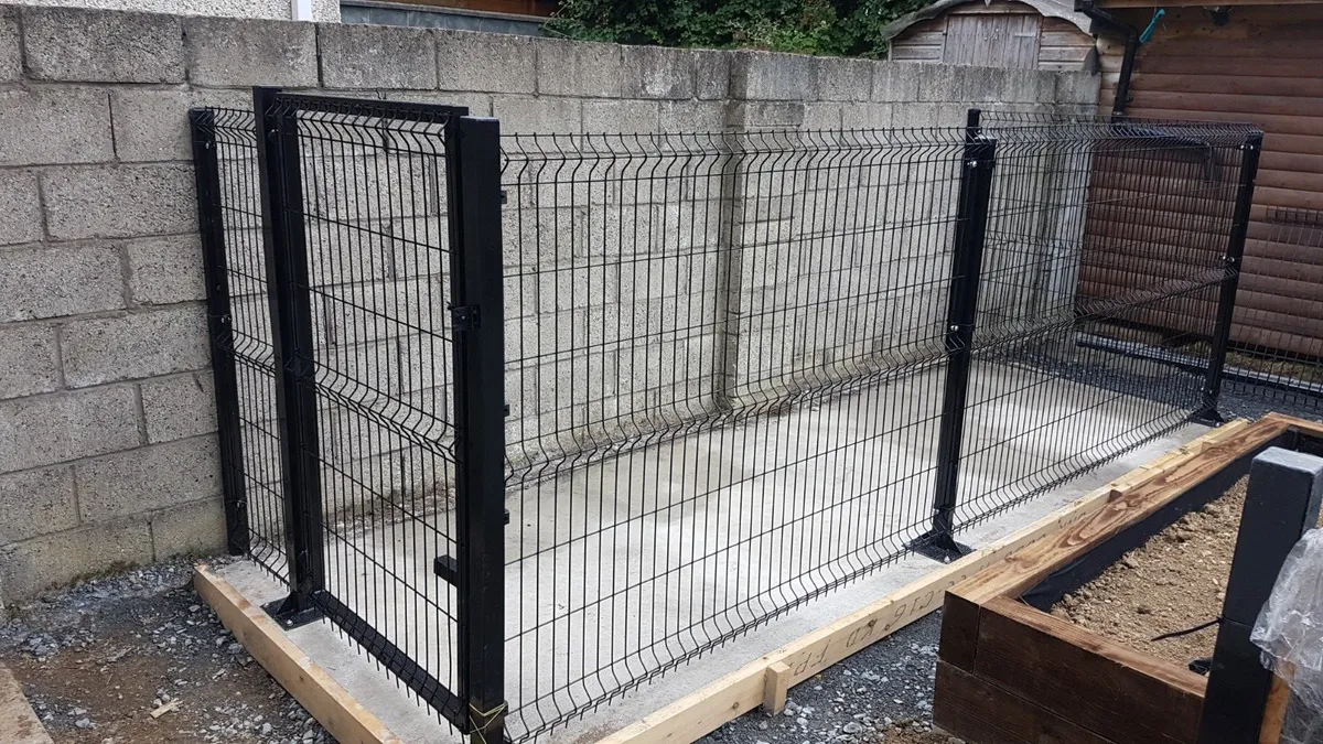 Security fencing, Gates. Dog Run. - Image 1