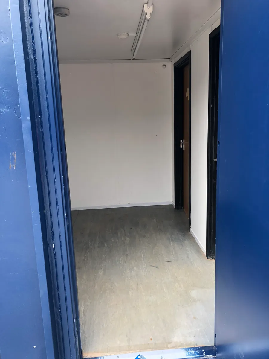 32x10 toilet/changing room - Image 2