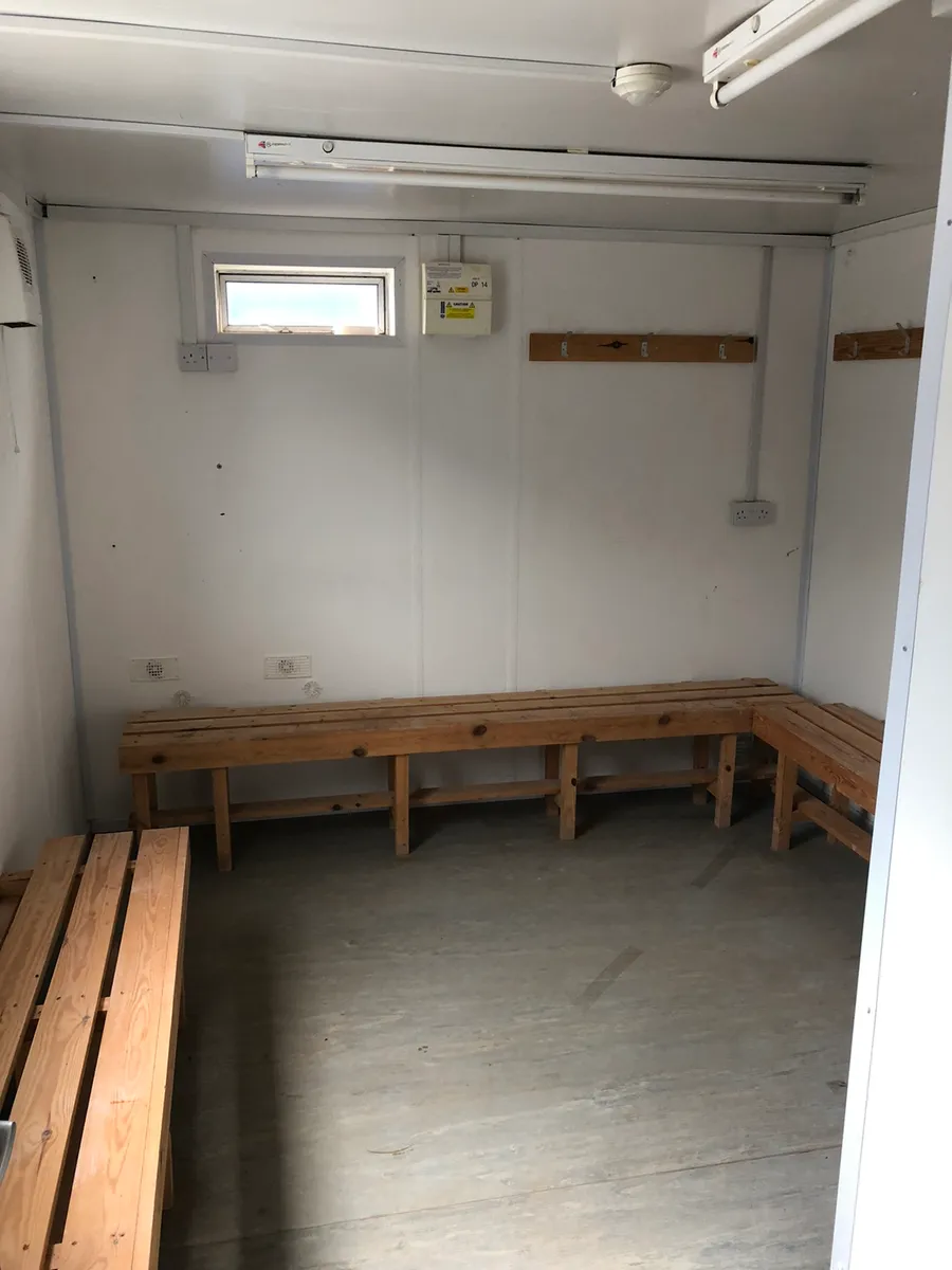 32x10 toilet/changing room - Image 3