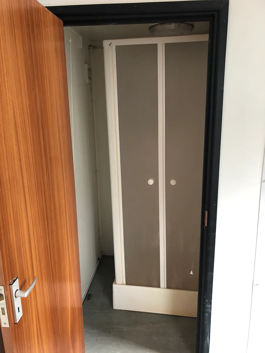 32x10 toilet/changing room - Image 4