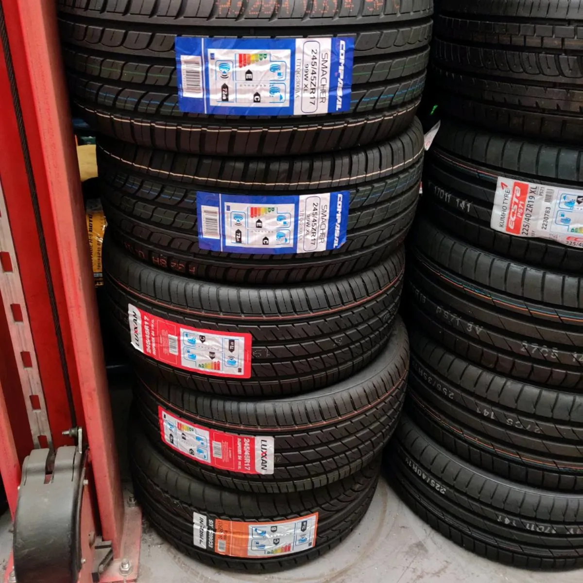 18 Tyres 215 225 235 245 255 265 / 35 40 45 Dublin - Image 4