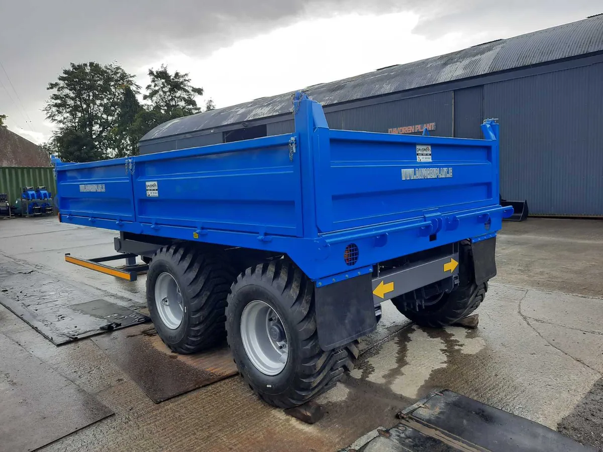 14 x 8 Tipper trailer heading Southbound