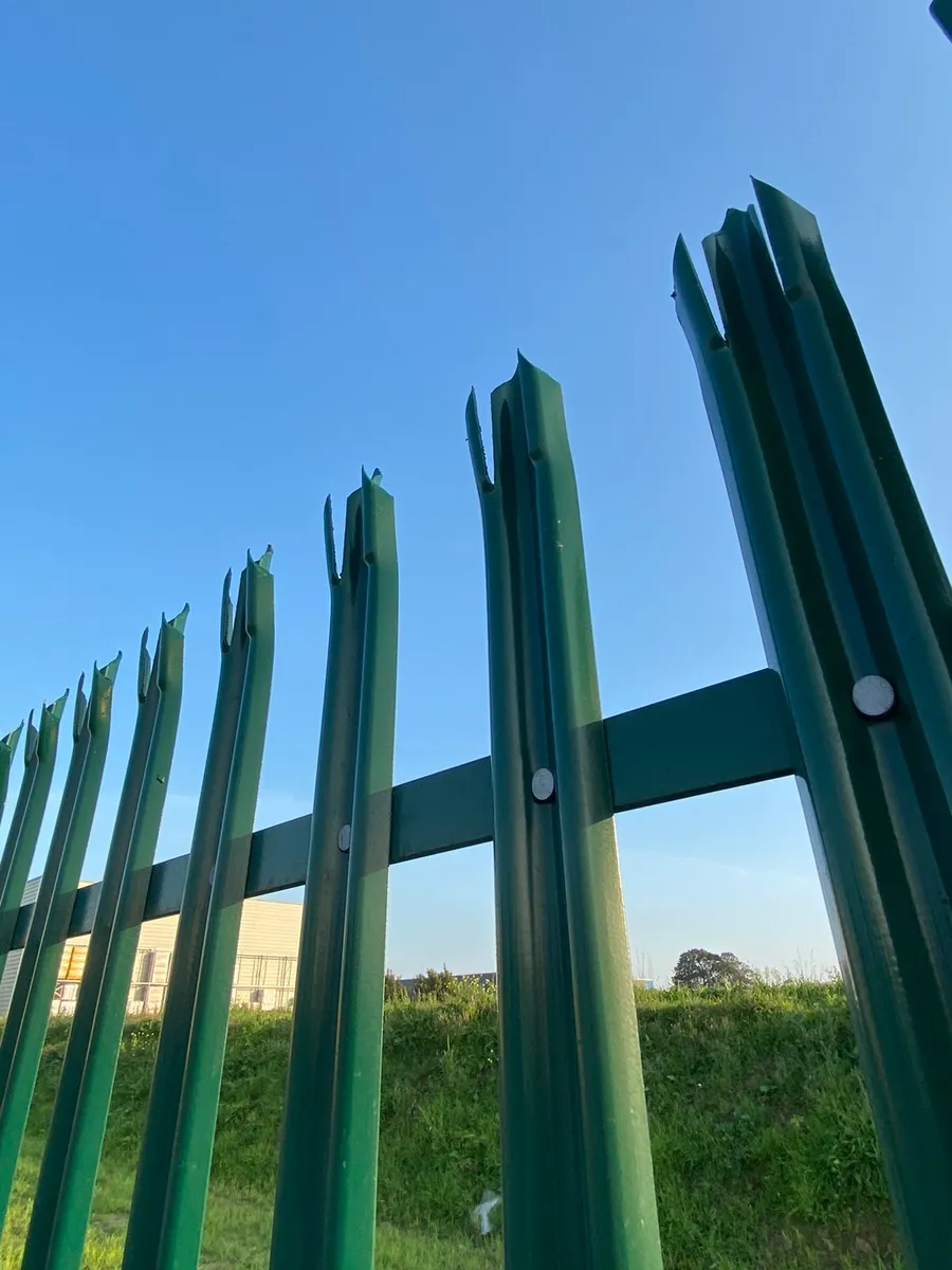 300 MTRS PALISADE FENCING - GALV FINISH - NEW - Image 3