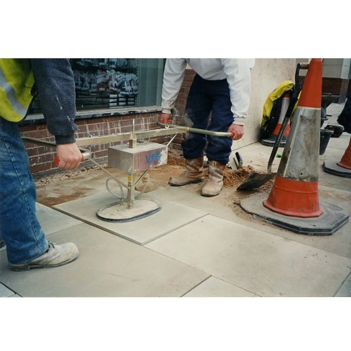 Suction Lifters, Block Grabs, Kerb Lifter and More - Image 3