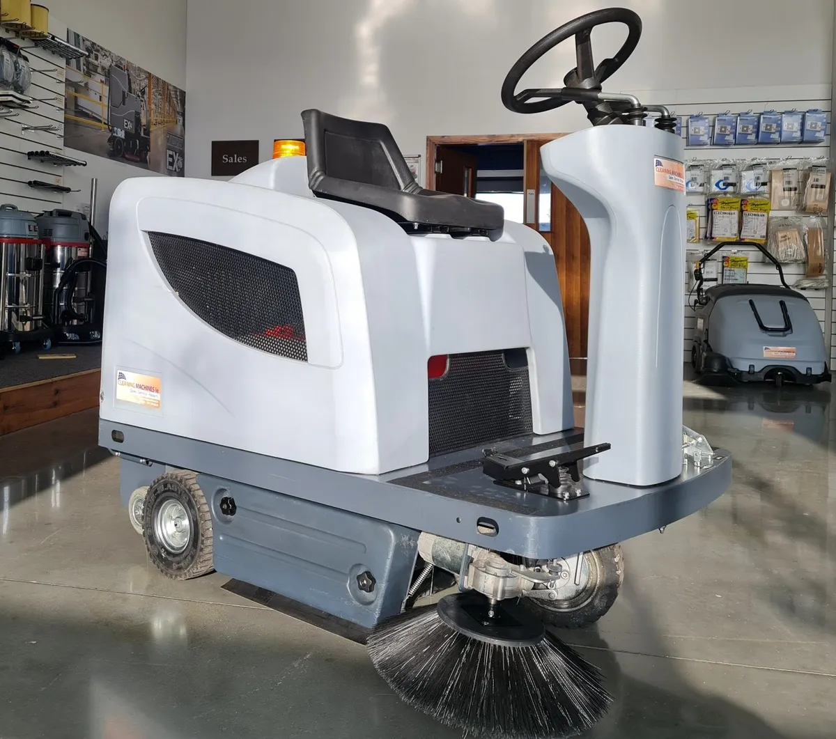 Nilfisk SR1101 Ride on battery operated sweeper - Image 2