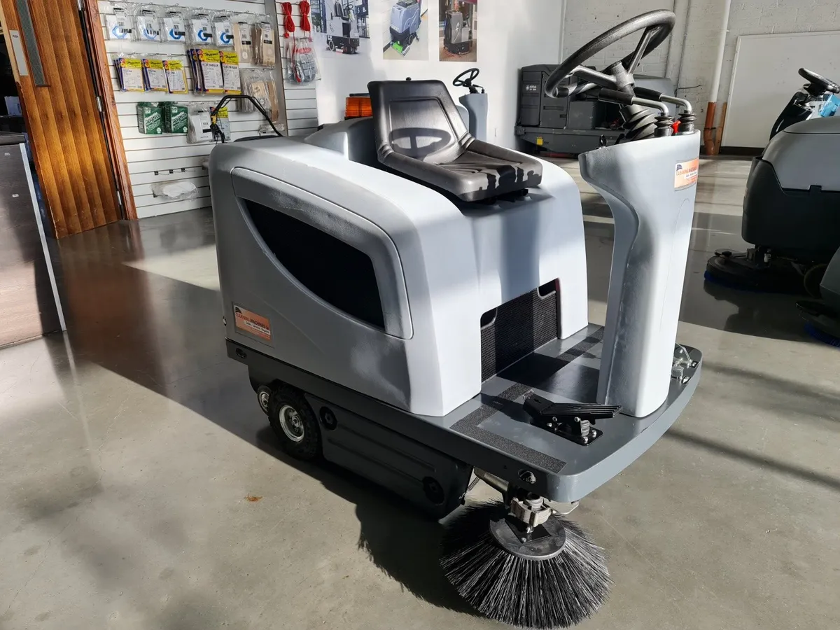 Nilfisk SR1101 Ride on battery operated sweeper - Image 3