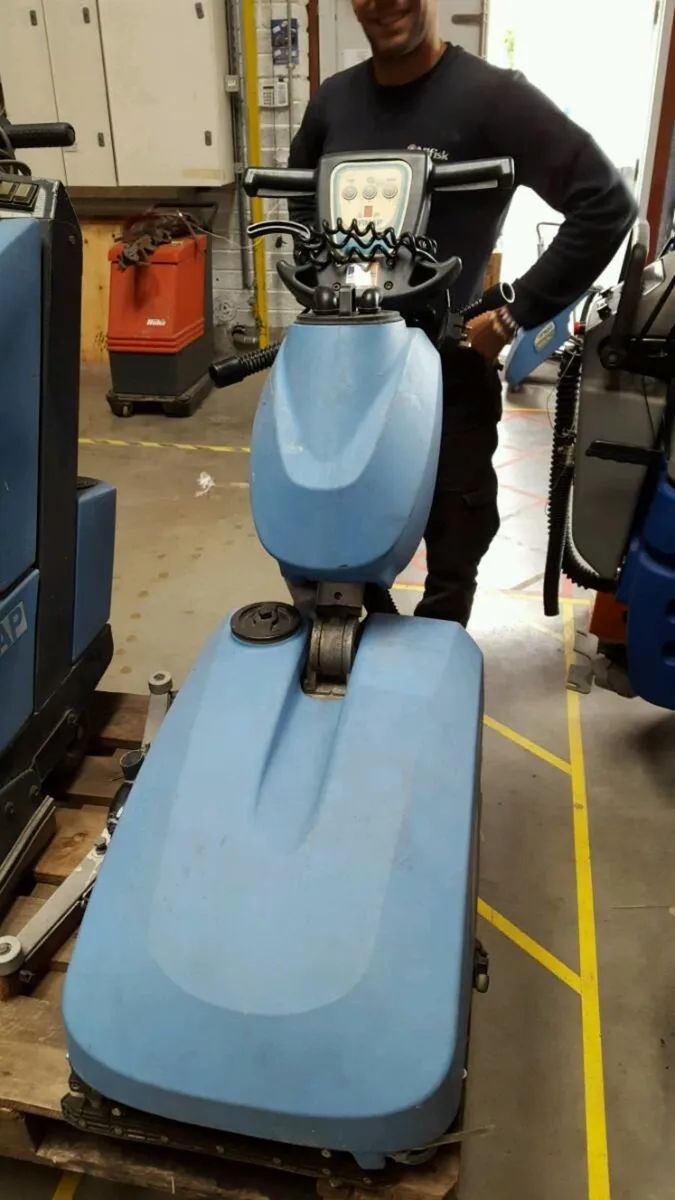 Fimap scrubber dryer floor scrubber cleaner - Image 2