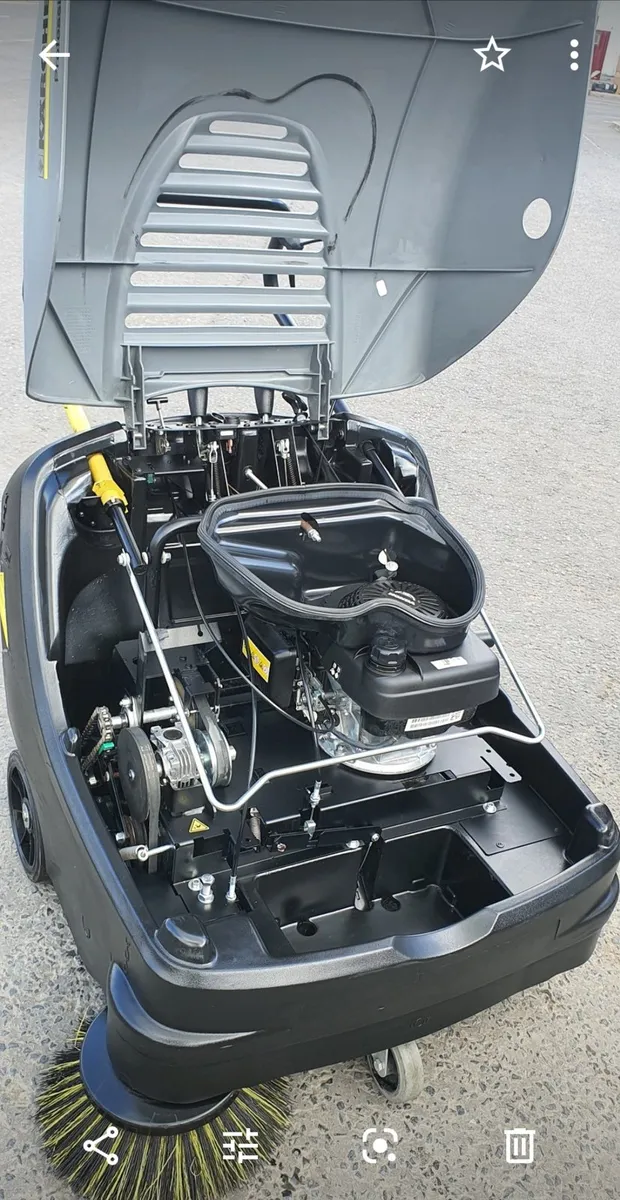 Karcher petrol engine sweeper 2 years warranty - Image 4