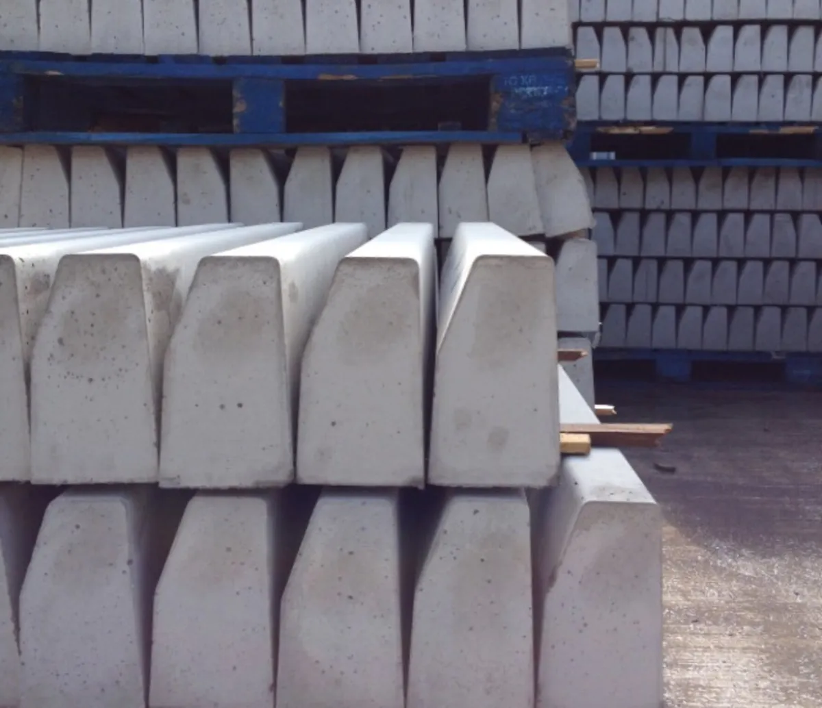 PRECAST CONCRETE KERBS