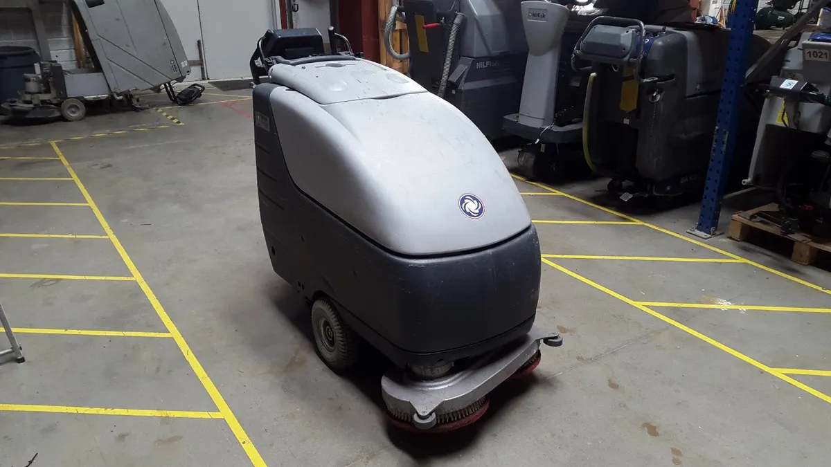 Secondhand Nilfisk BA600S scrubber dryer - Image 2