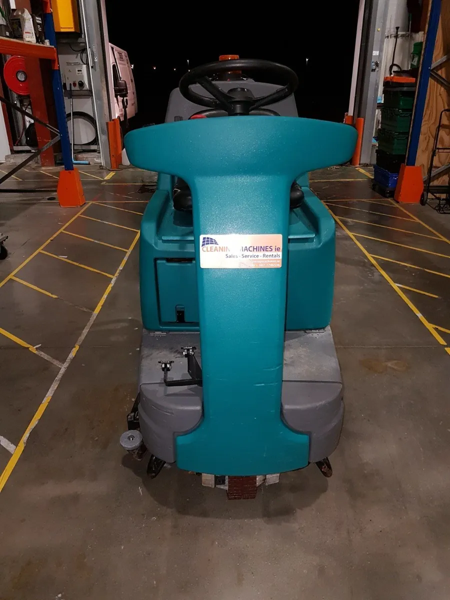 Refurbished Tennant T7 Ride on scrubber dryer - Image 3