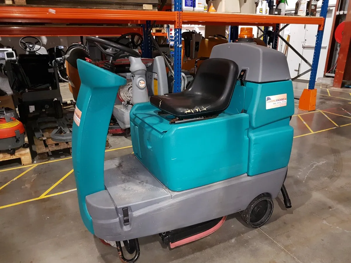 Refurbished Tennant T7 Ride on scrubber dryer - Image 4