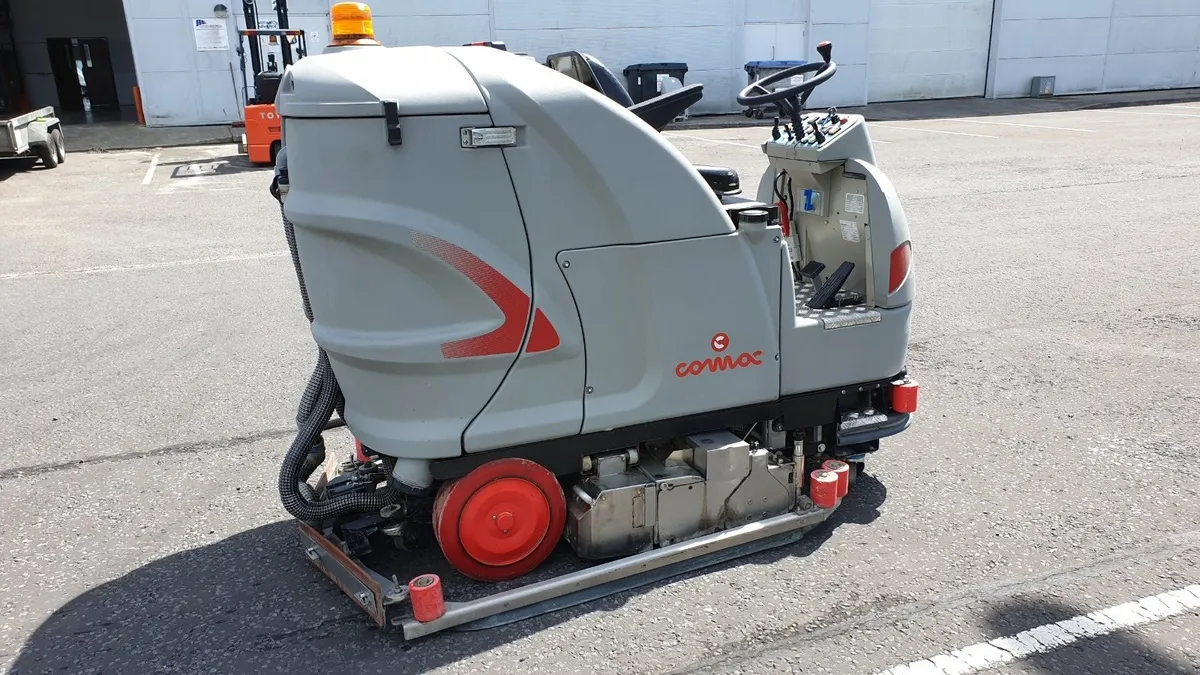 Comac Ultra 85 Scrubber dryer - Reconditioned - Image 4