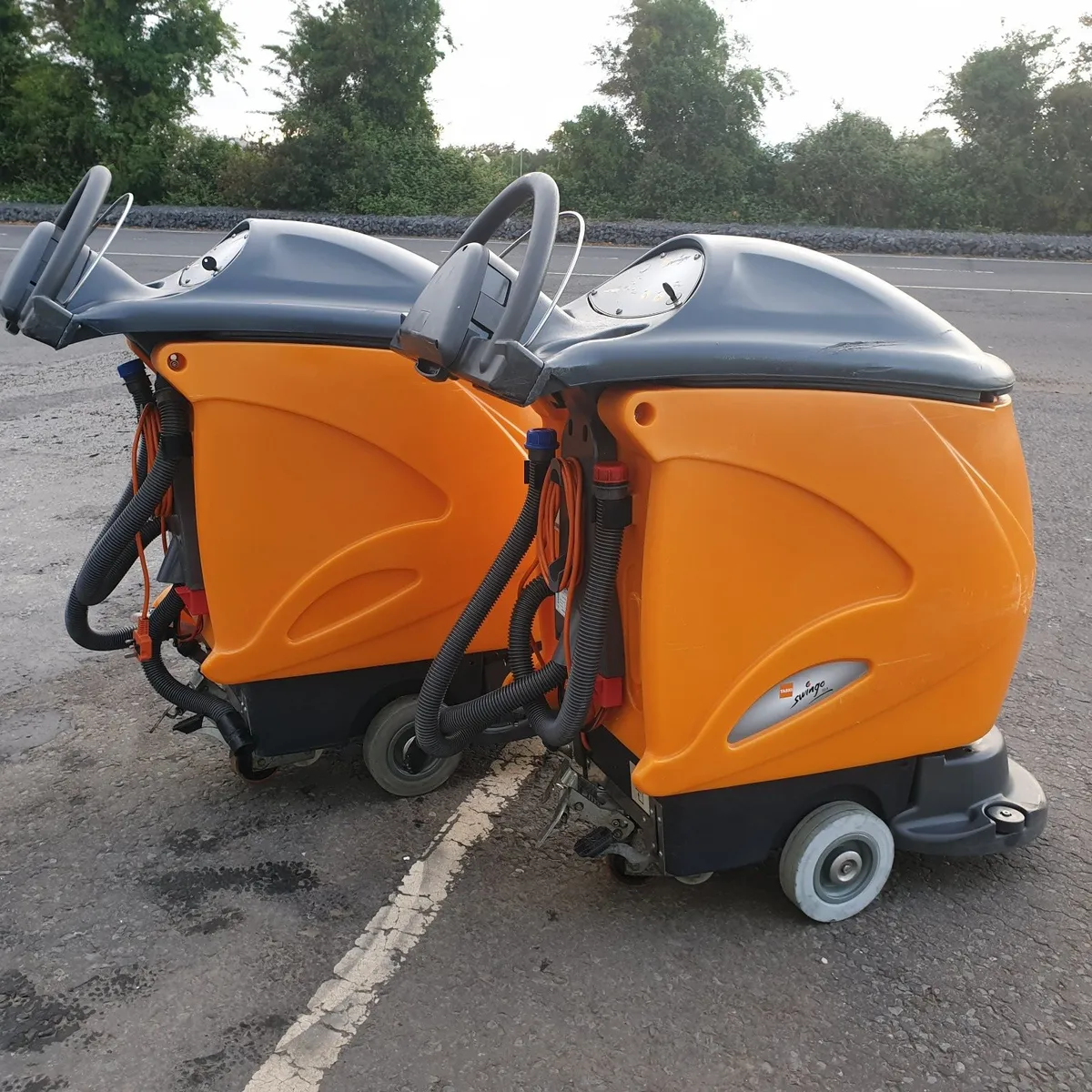 Taski 750B battery op scrubber dryer - secondhand - Image 4