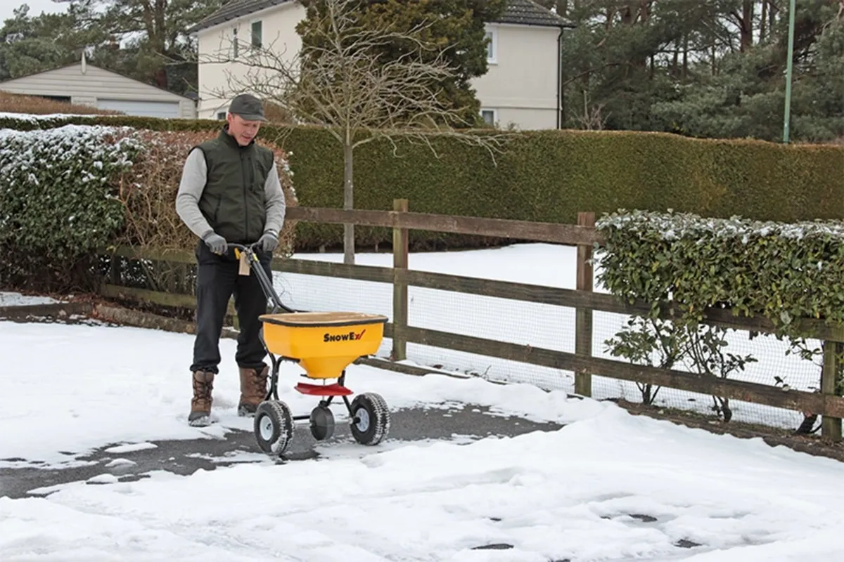 SnowEx SP-65 WALK BEHIND SALT SPREADER - Image 3