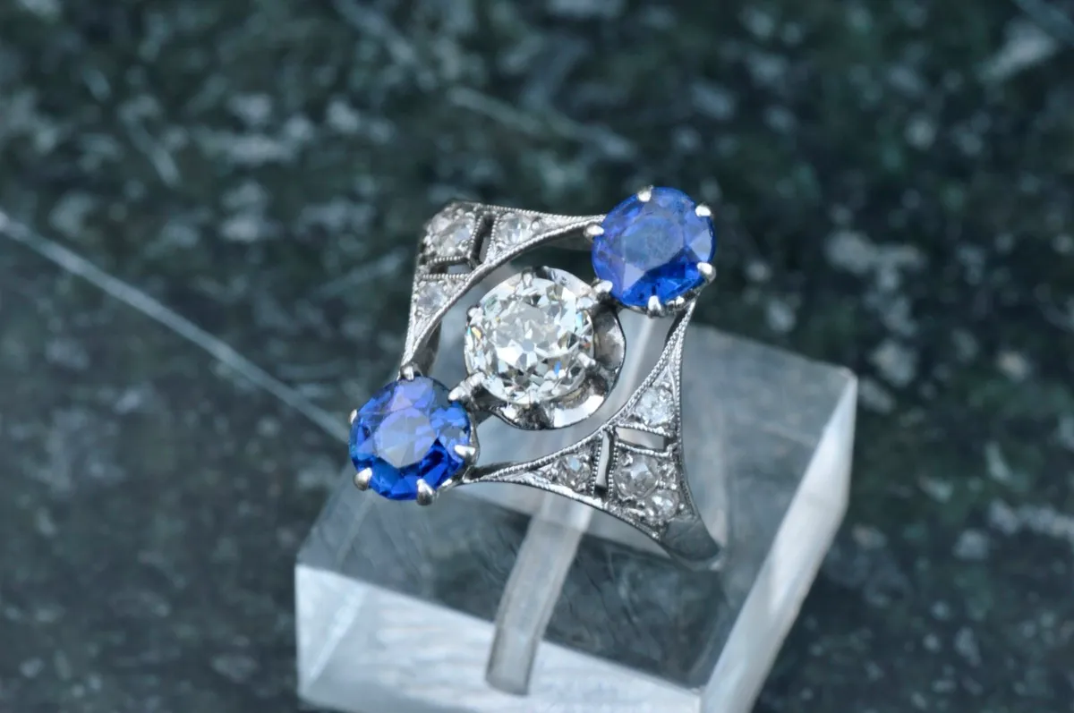 Antique Platinum Sapphire & Diamond Ring c.1900 - Image 1