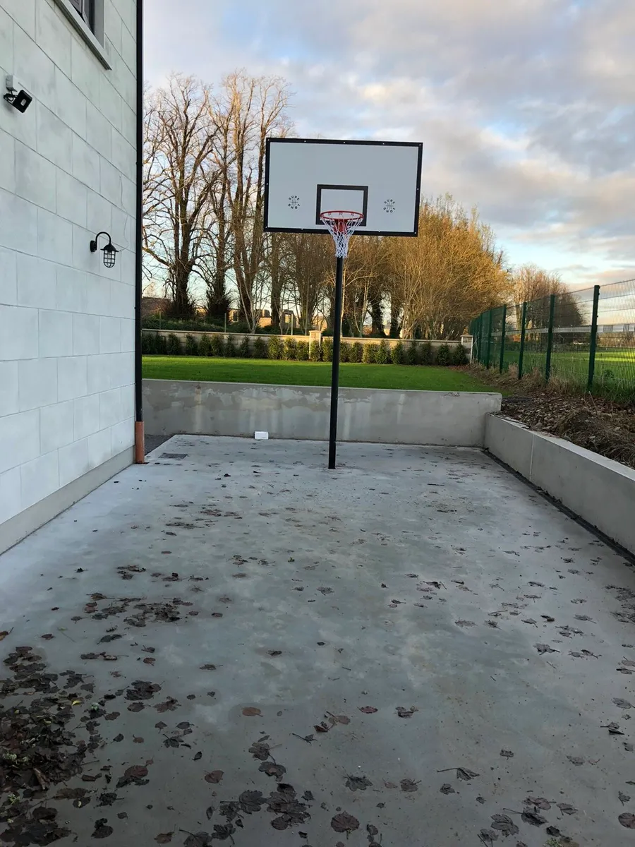 Basketball stand