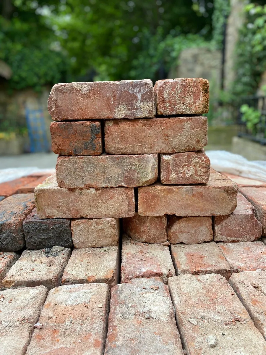 RECLAIMED SALVAGED BRICKS - Image 2