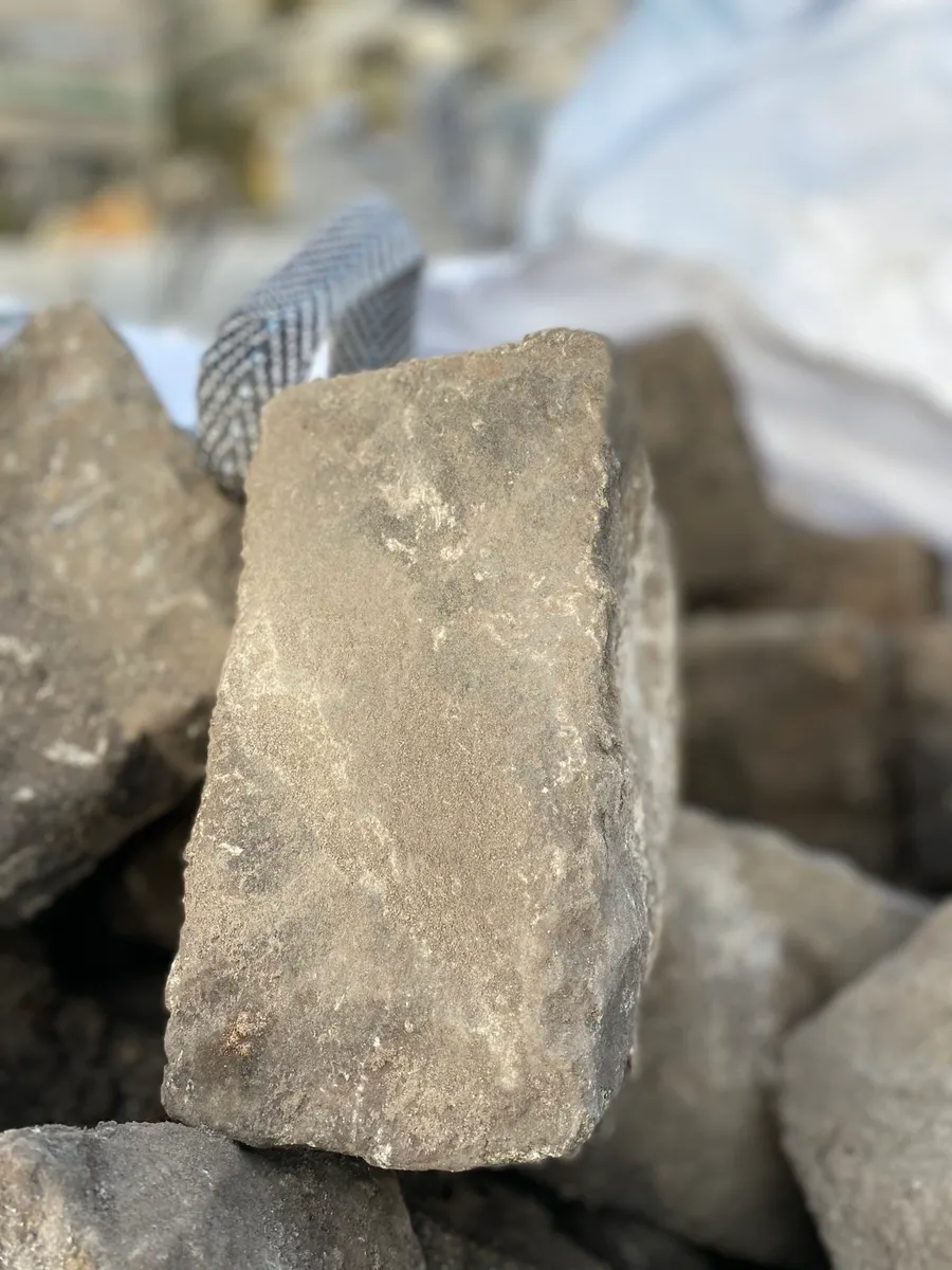 OLD ANTIQUE COBBLES - Image 3