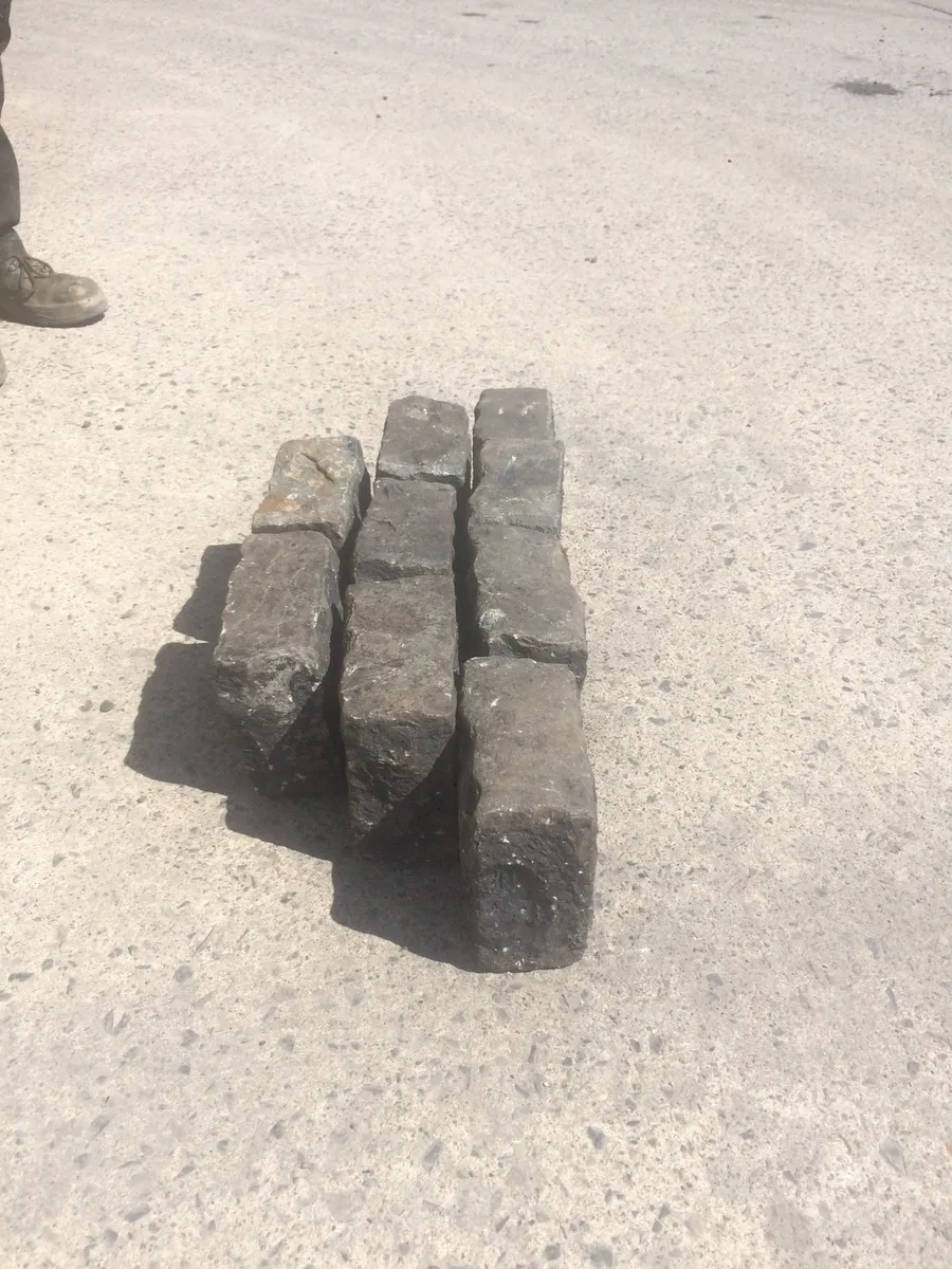 OLD ANTIQUE COBBLES - Image 2