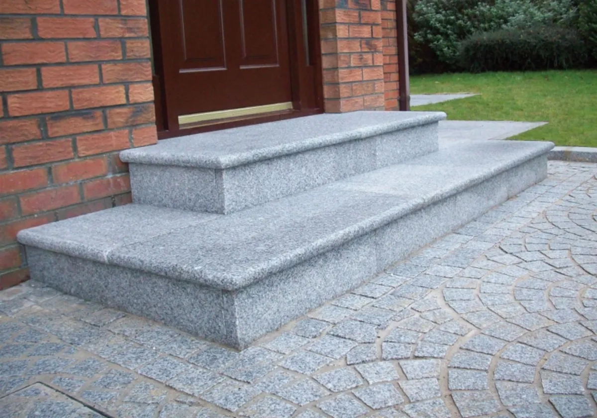 Granite Steps with Bullnose - Image 1