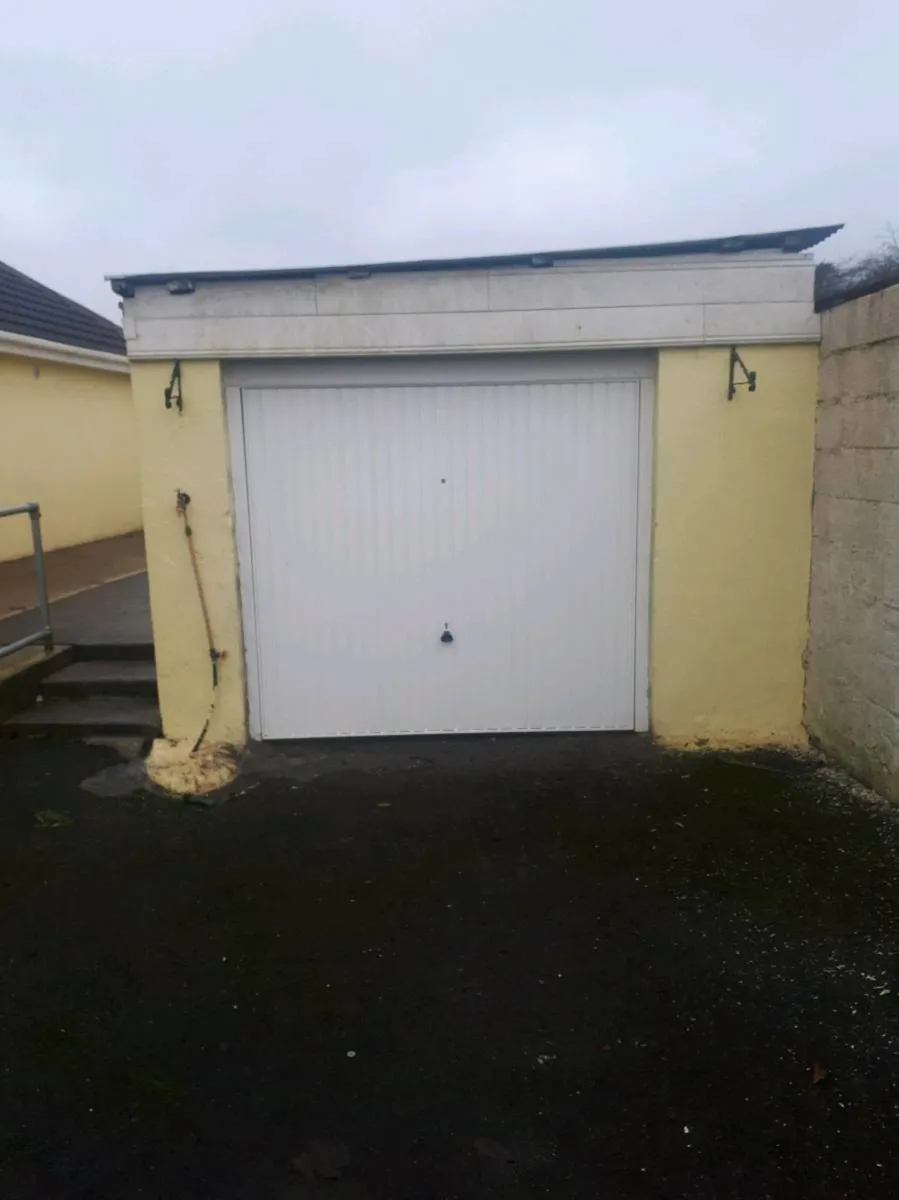 Garage doors - Image 2