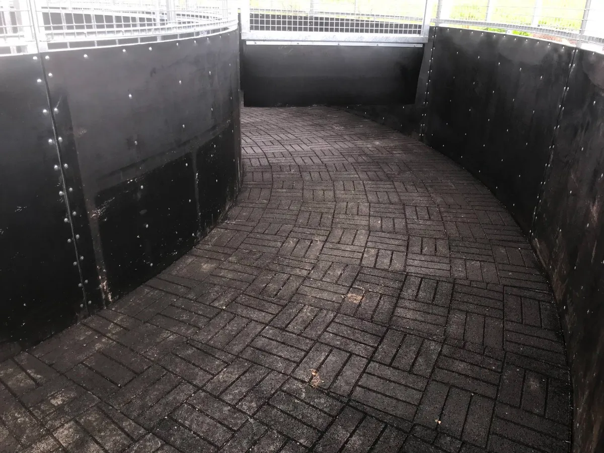 Equine rubber matting - Image 1