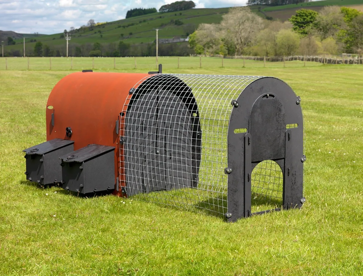 Plastic chicken coops - Image 1