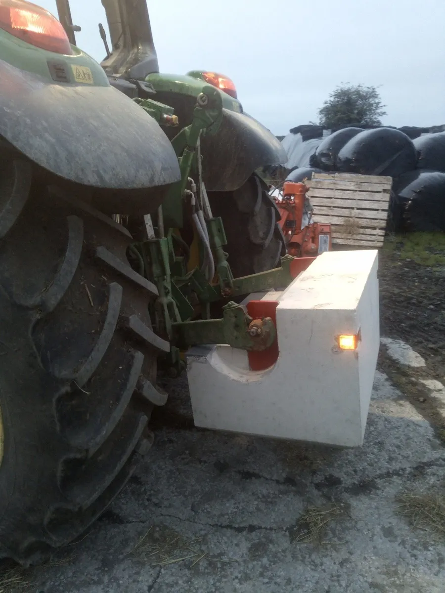 Tractor rear weight blocks