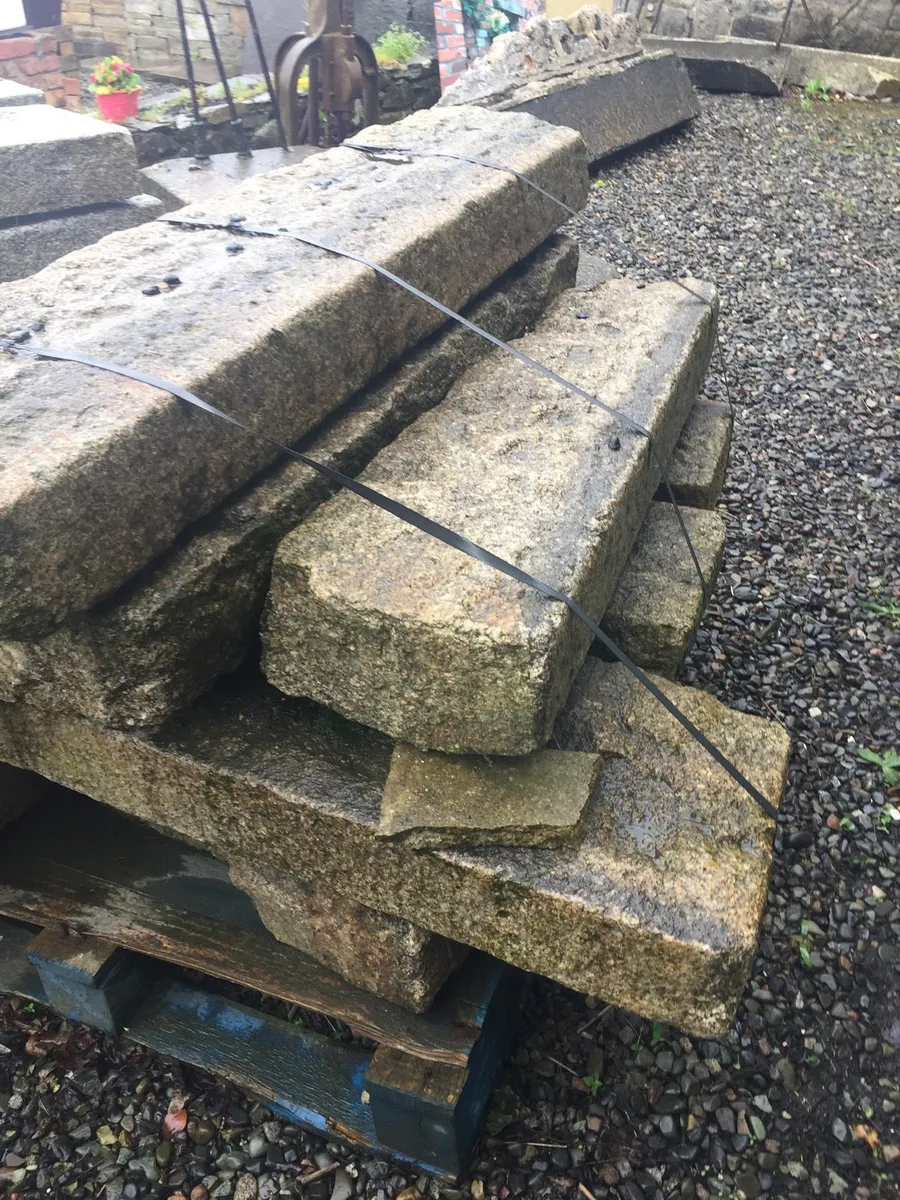 SALVAGED STONE KERBS