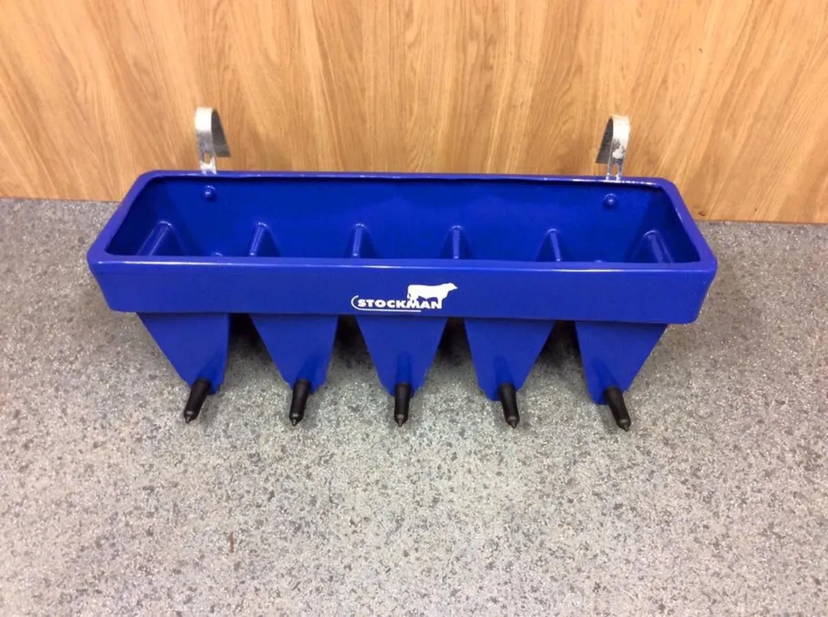 Calf feeders, plastic slats & calf pins - Image 4