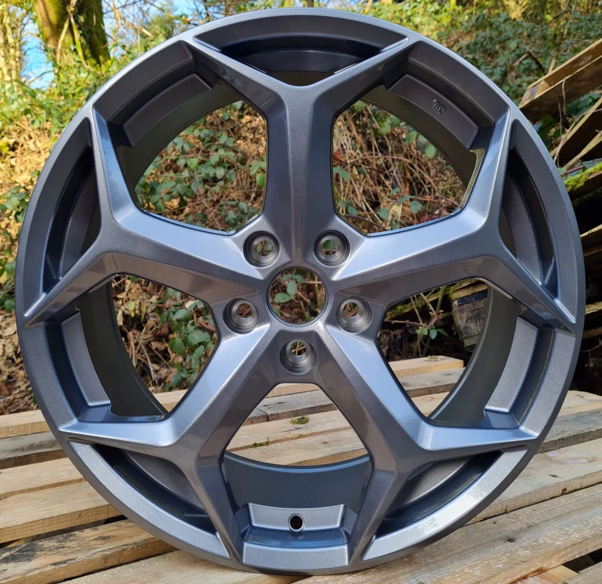 18” grey focus st 5x108