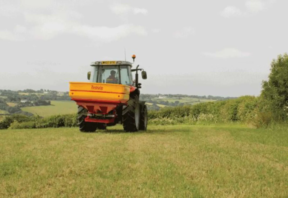 Teagle XT48 Fertiliser Spreader - Image 3