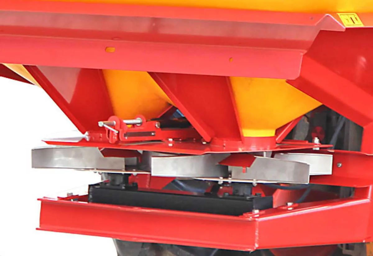 Teagle XT24 Fertiliser Spreader - Image 2