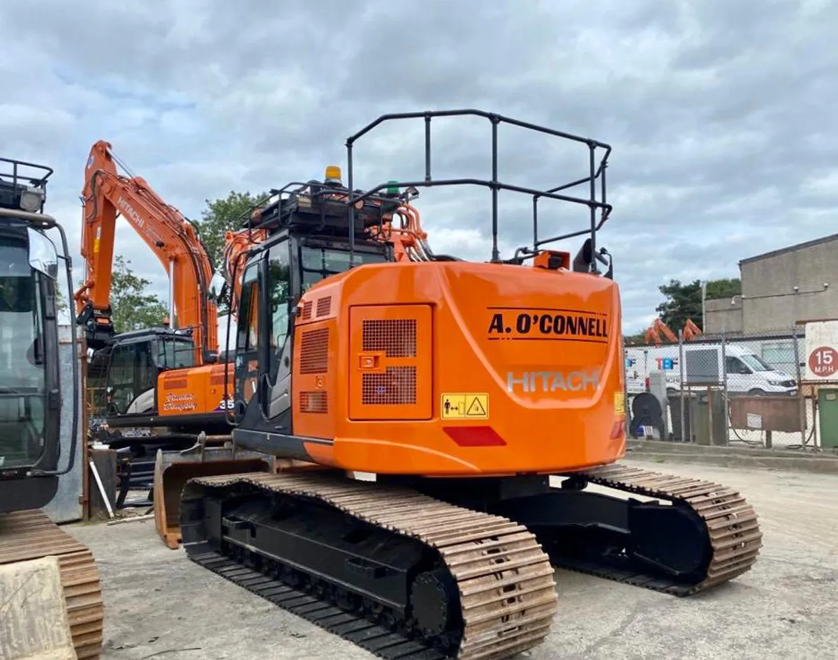 20 ton Digger SELF DRIVE HIRE - Image 3