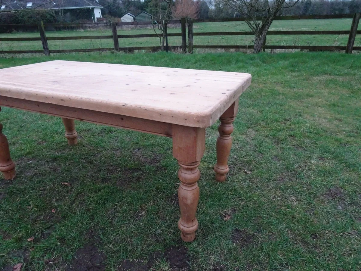 Heavy salvaged pine table - Image 4