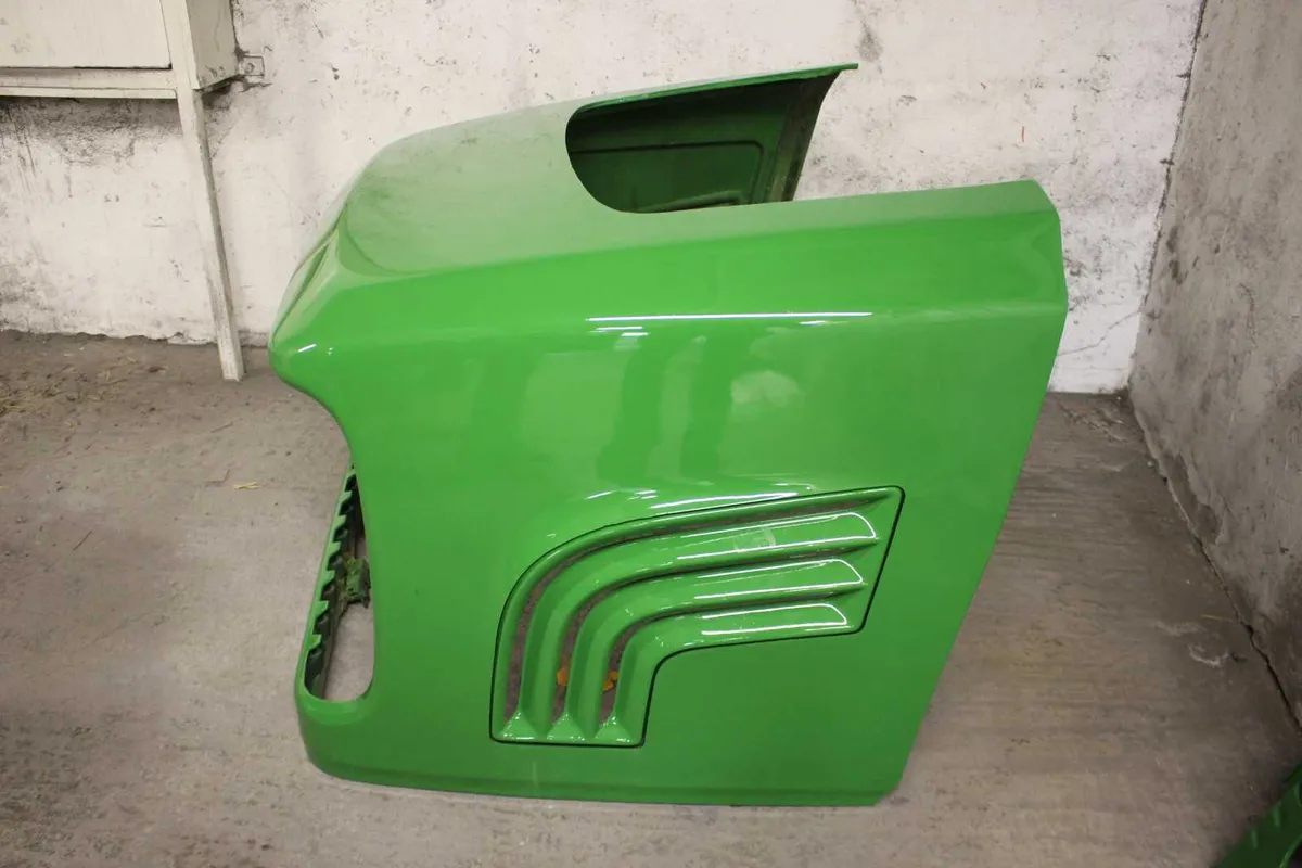 Bonnet for John Deere 3800 Handler - Image 4