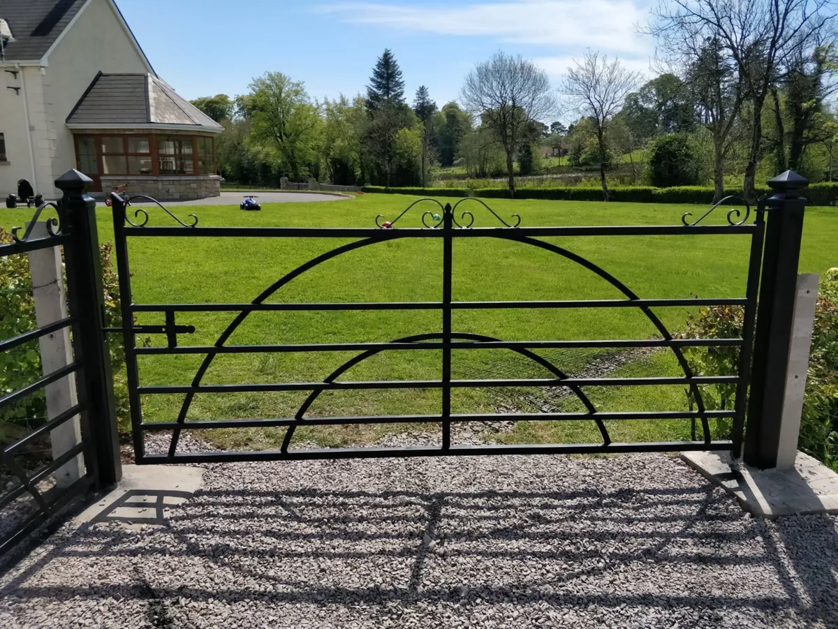 Traditional gates! Timber and steel. Leam AGRI