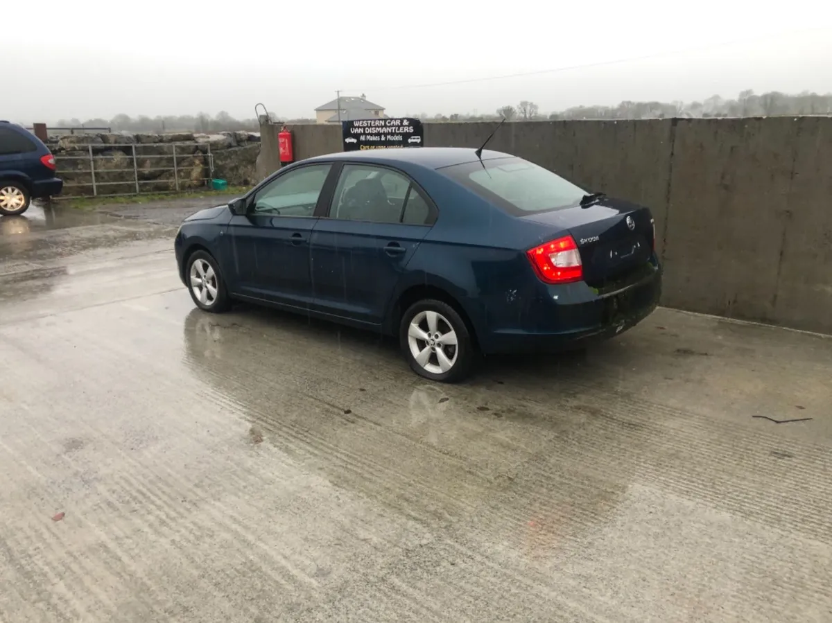 131 skoda rapid 1.6 tdi for parts - Image 2