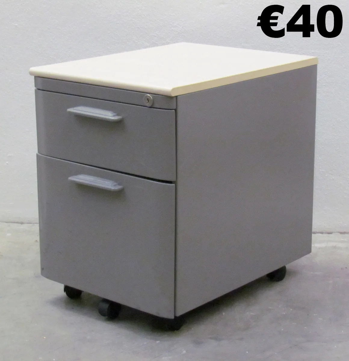 Office pedestals & lockers - Image 1