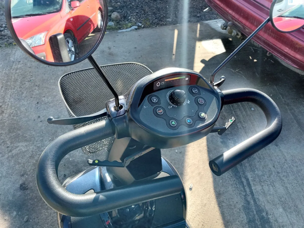 Mobility scooter. - Image 4