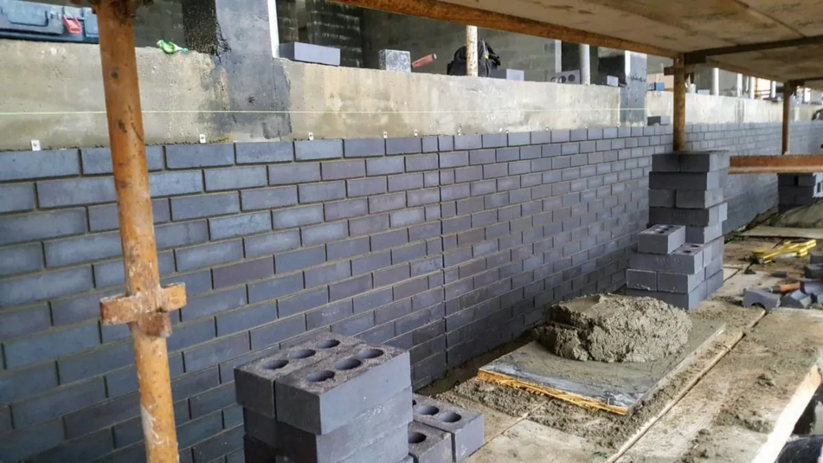 Bricklaying contractor available - Image 1