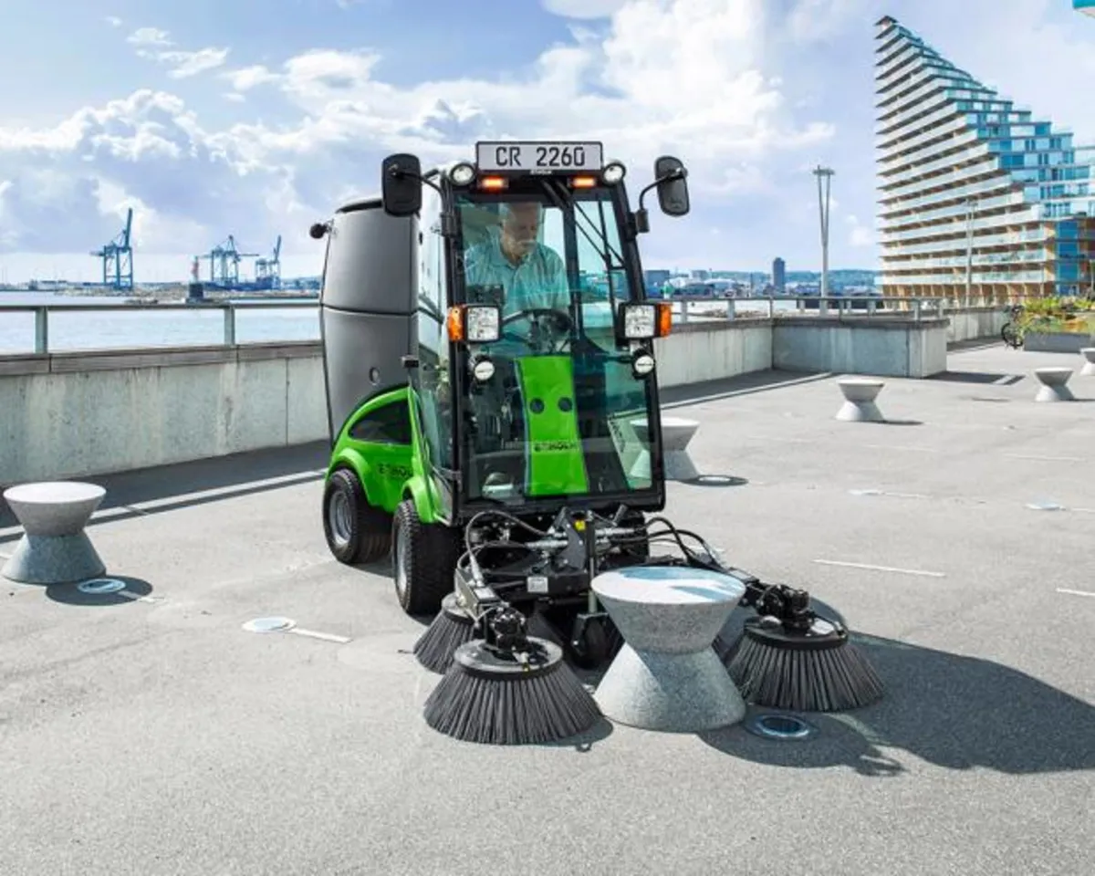 Egholm 2260 compact road sweeper (New ) - Image 3